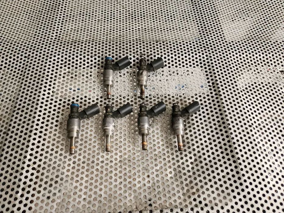 Injectoare Injector Audi A5 S5 RS5 A6 RS6 A4 RS4 Q7 A8 Vw Touareg 4.2 FSI Motor CAU Euro 5 Cod C -