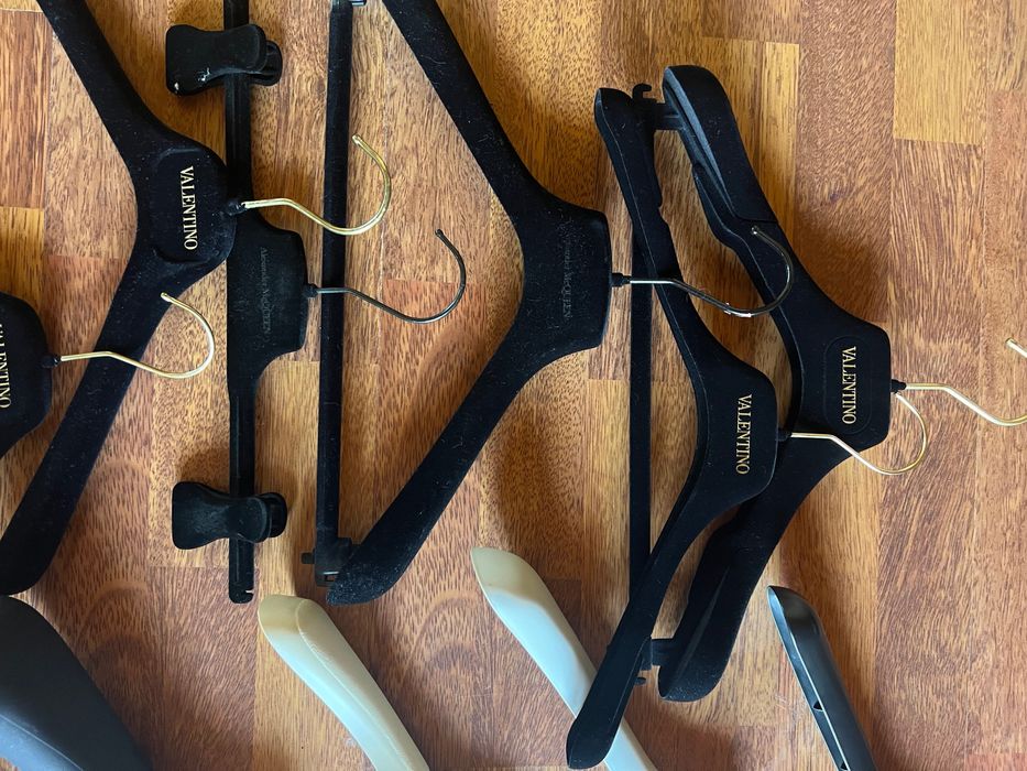 Маркови закачалки Louis Vuitton,
Alexander Mcqueen, Valentino...