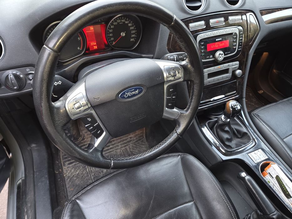 Vand Ford mondeo ghia 2.0 tdi