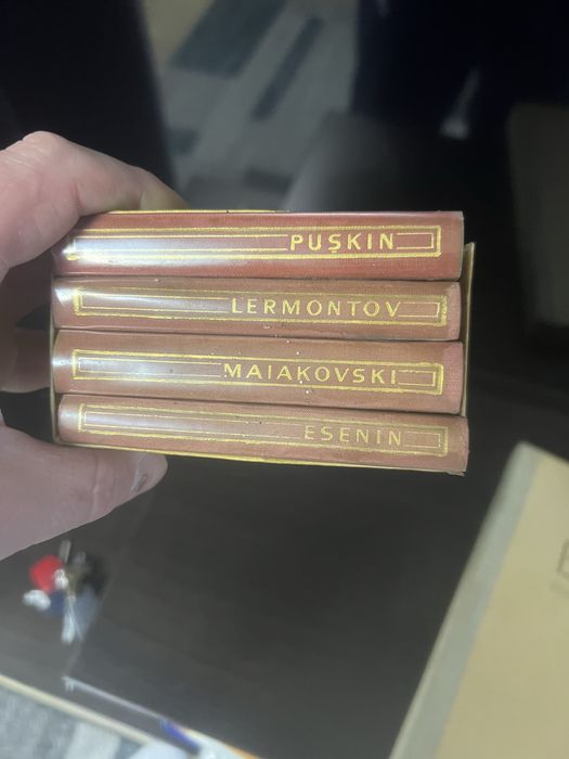 Versuri puskin,lermontov,maiakovski,esenin