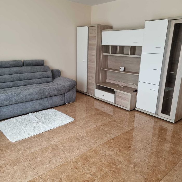 Închiriez apartament 3 camere