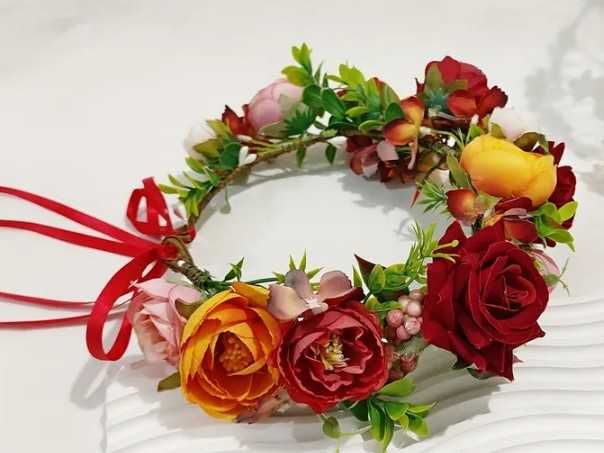 Венче диадема богата и пъстра