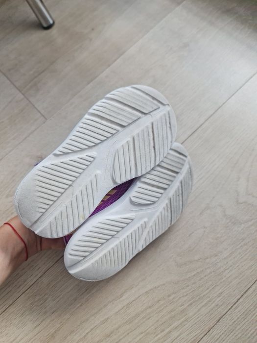 Детски маратонки Adidas
27 номер
Без забележки 
10€
Изпращам с удобен за вас куриер