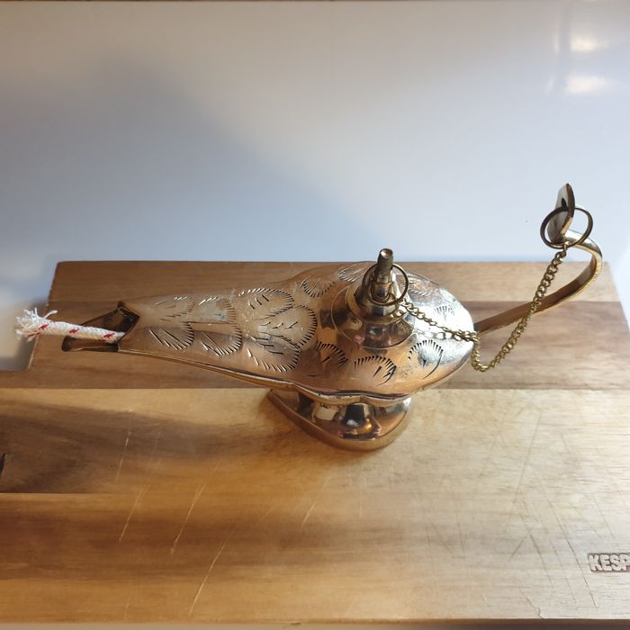 Vand aceste 2 lampi vechi,luate de la un targ din Siria