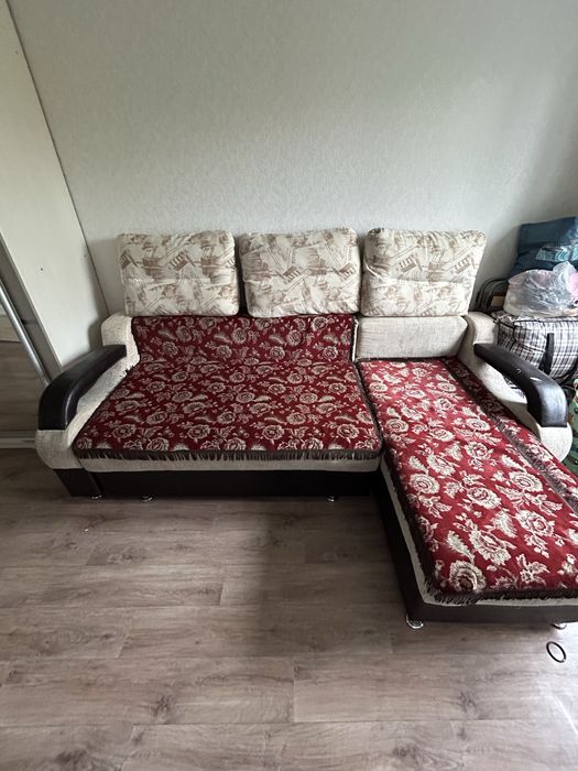 Диван угловой в хорошем состоянии