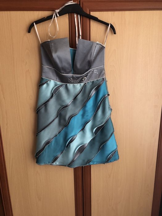 Елегантна права рокля