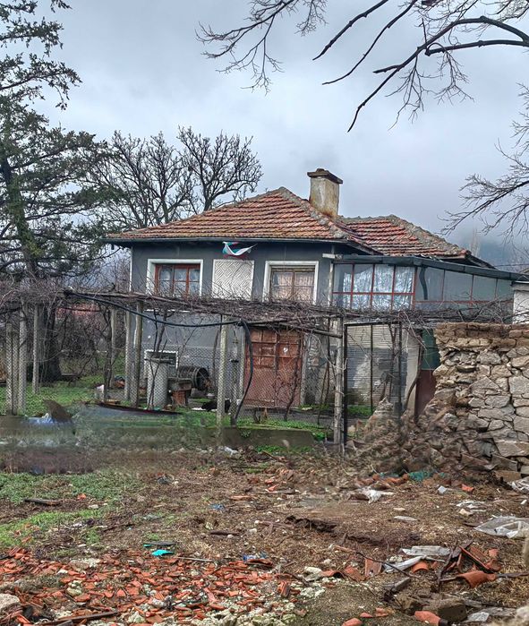 Къща с двор - с. СБОРИЩЕ