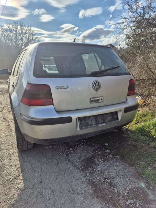 Голф 4 на части всичко налично