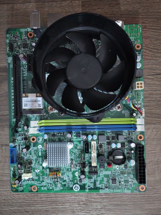 Placa de baza Acer MS-7869 ver 1.0 cu procesor Intel i5 și cooler