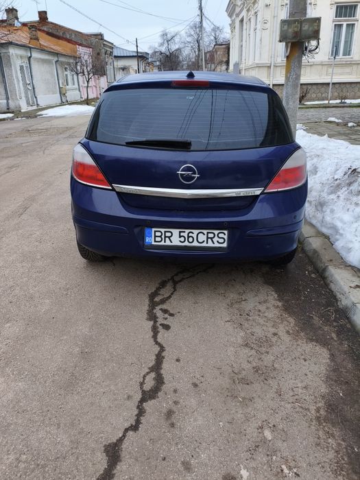 Vând Opel Astra H pentru piese