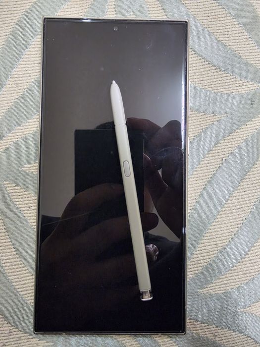 Продам Samsung Galaxy S24 Ultra 256gb