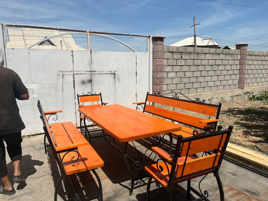 Столь и скамейка стулья