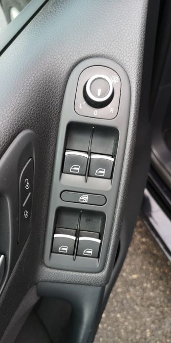 VW Golf 6 (2012) 1.6 – Alcantara / Navi / Dublu Climatronic / Set anvelope Iarnă Inclus