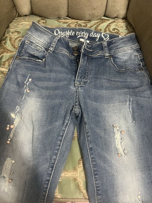 Blugi elastici cu pietre