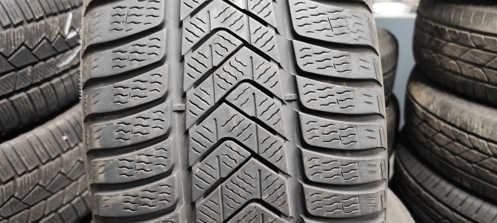 2бр.зимни гуми 235/45/18 Pirelli гр. Нови пазар • OLX.bg