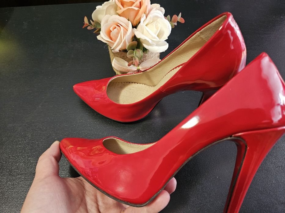 Pantofi de piele lăcuită pentru femei nr 39