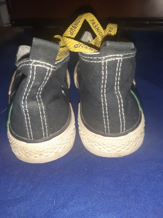 Срочно продам детские кеды