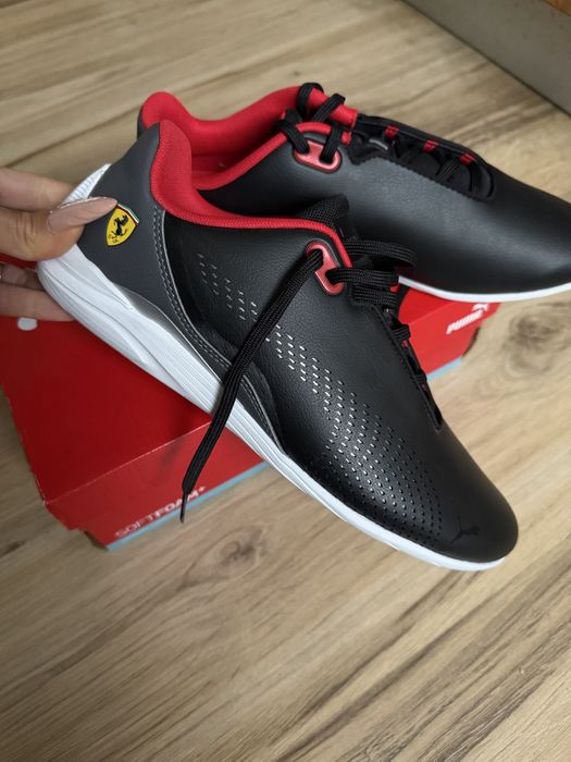 Чисто кови оригинални два  цвята маратонки Puma Ferrari  ! 42,44 н