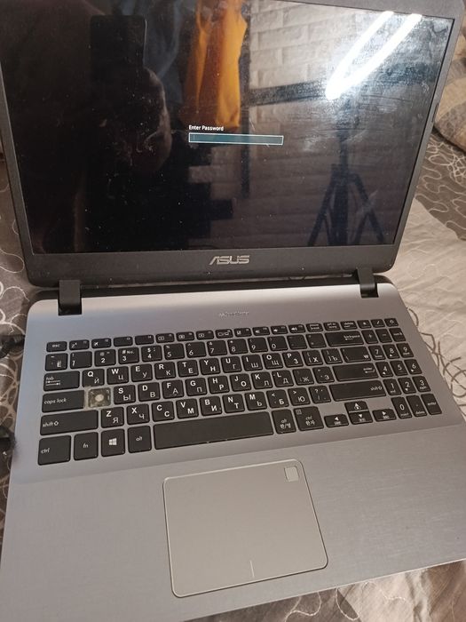 Продам ноутбук Asus 2018 года