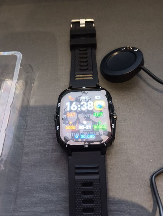 Здравей те продавам смарт часовник състояние ново