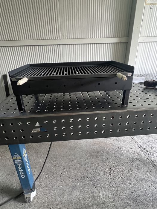 Gratar de gradina (metal) pe 2 nivele .