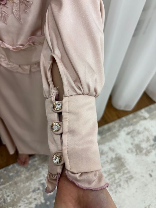 Көйлек сатылады.