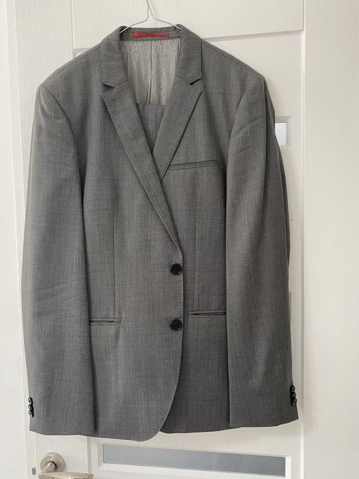 Costum Hugo Boss barbati marime 50