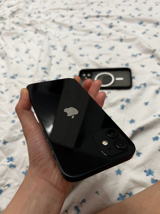 DOAR AZI la 650!!! Vand iPhone 12 64GB
