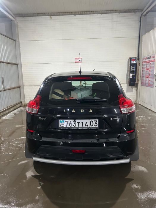 машина LADA XRAY