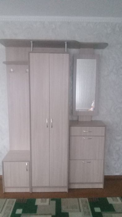 Продам прихожую новая