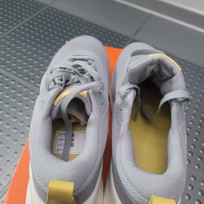 Маратонки    Nike