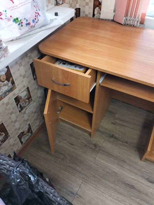 Продам ученический стол