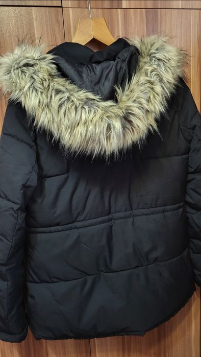 Яке с пух на качулката