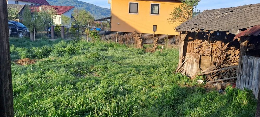 Teren  generos cu casuta