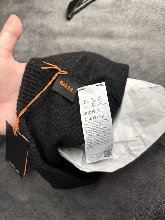 Boss caciula Landrenia neagra unisex mix lana vascoza noua originala