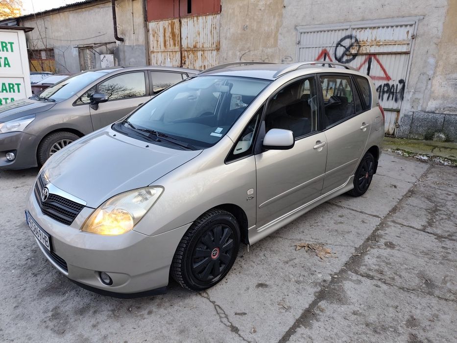 Toyota Corolla Verso 2.0 D-4D | НОВ съединител | Печка | Камера | ТОП