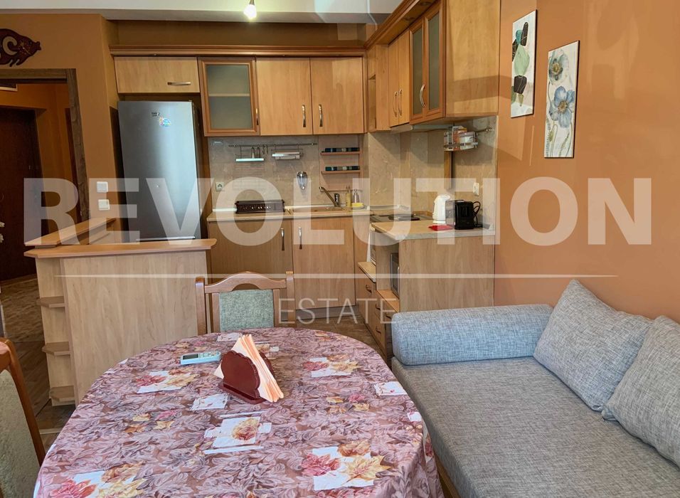 Дава се под наем Двустаен апартамент в Варна, Червен площад - 57 кв.м за 510 € - Снимка #2