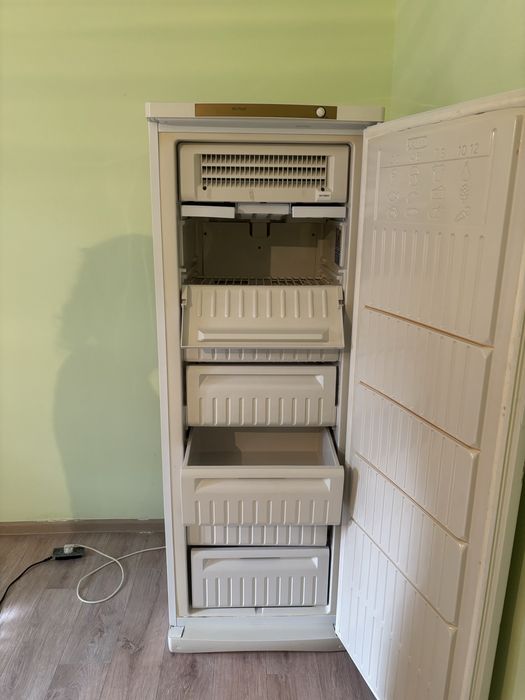 Продам морозильник