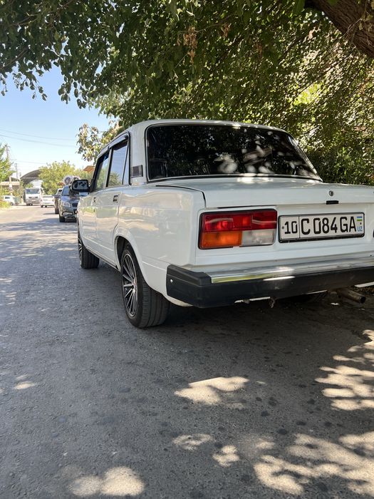 Vaz 2107 sotiladi