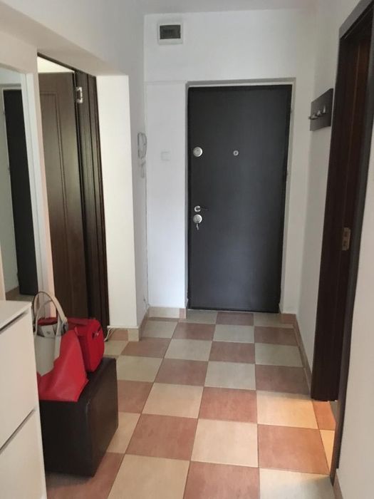 Ofer spre închiriere garsonieră, 42 mp, zona Decebal