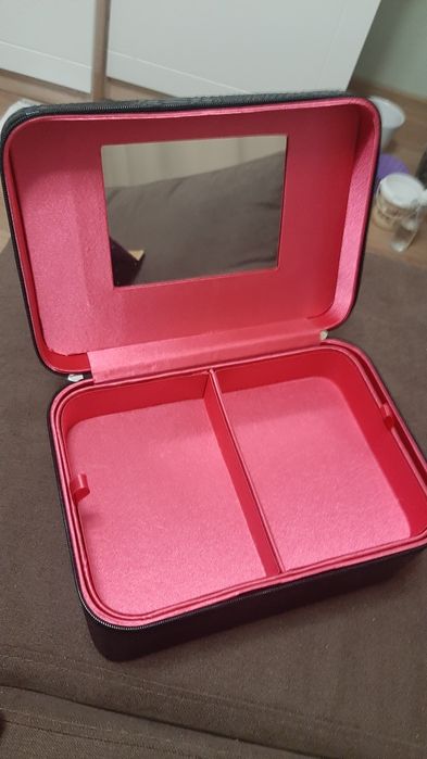 Стилна кутия за бижута/козметична чантичка с огледало