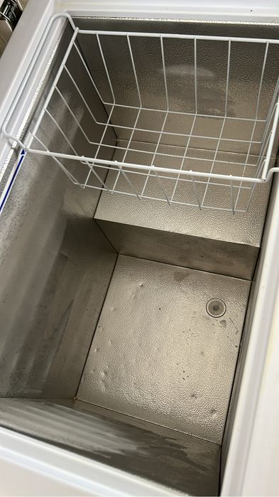 Продам морозильник .