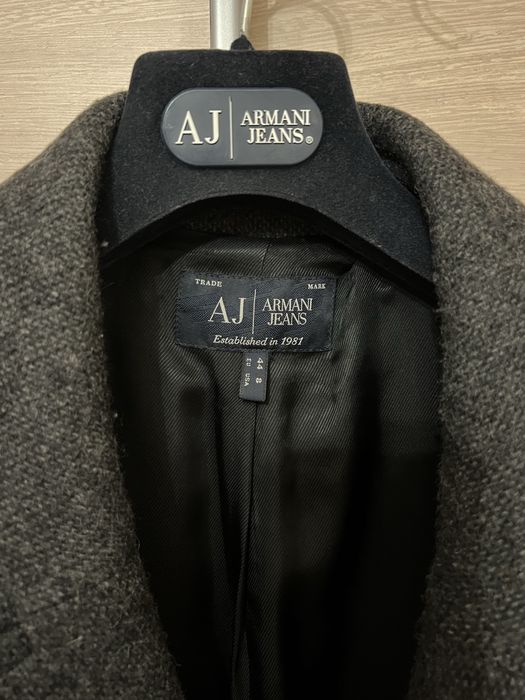 Продам пальто Versace jeans