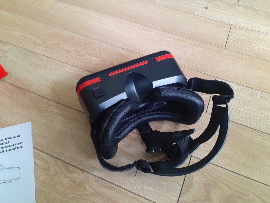 dispozitiv ochelari casca realitate virtuala