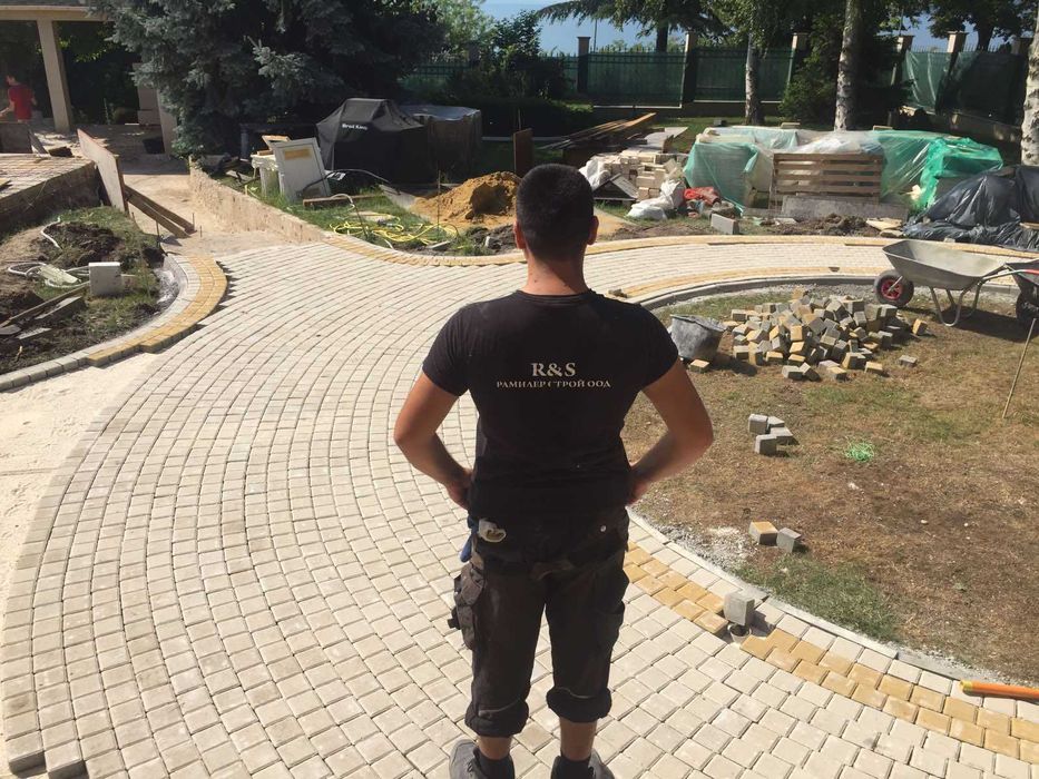 Редене  на гранитни павета, бетонни павета, бордюр, тротоарни плочии .