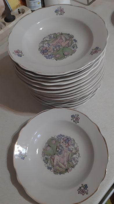 Тарелки. Каждая 1000 тг