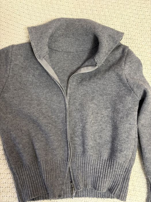 серая кофта на замке полузамок