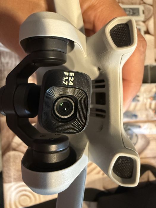 Dron DJI 3  с карта памет 256Гб Like a new