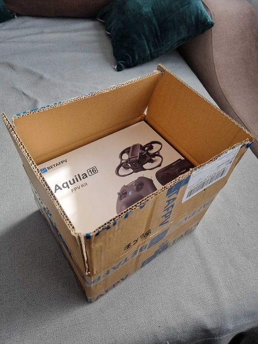 DRONA+Ochelari+Maneta+2 Baterii BETAFPV Aquila16 Super Cadou