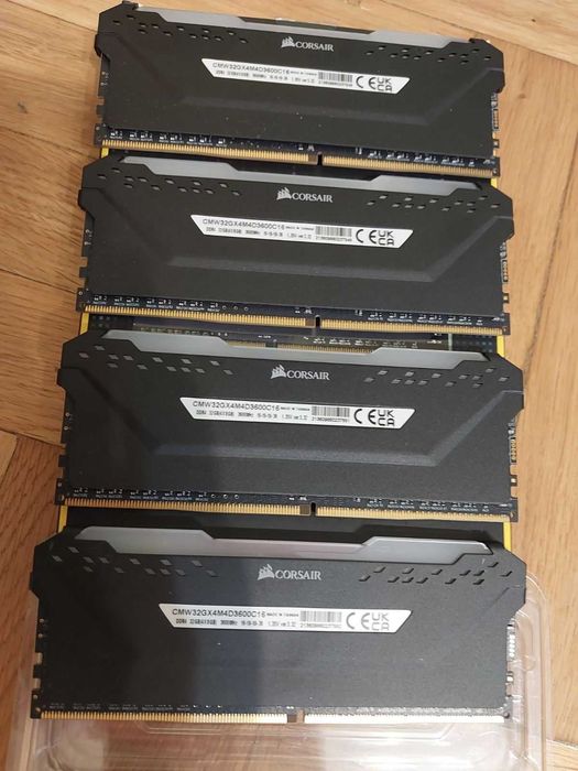 16GB DD4 3600Mhz CL16 - Corsair Vengance RGB PRO